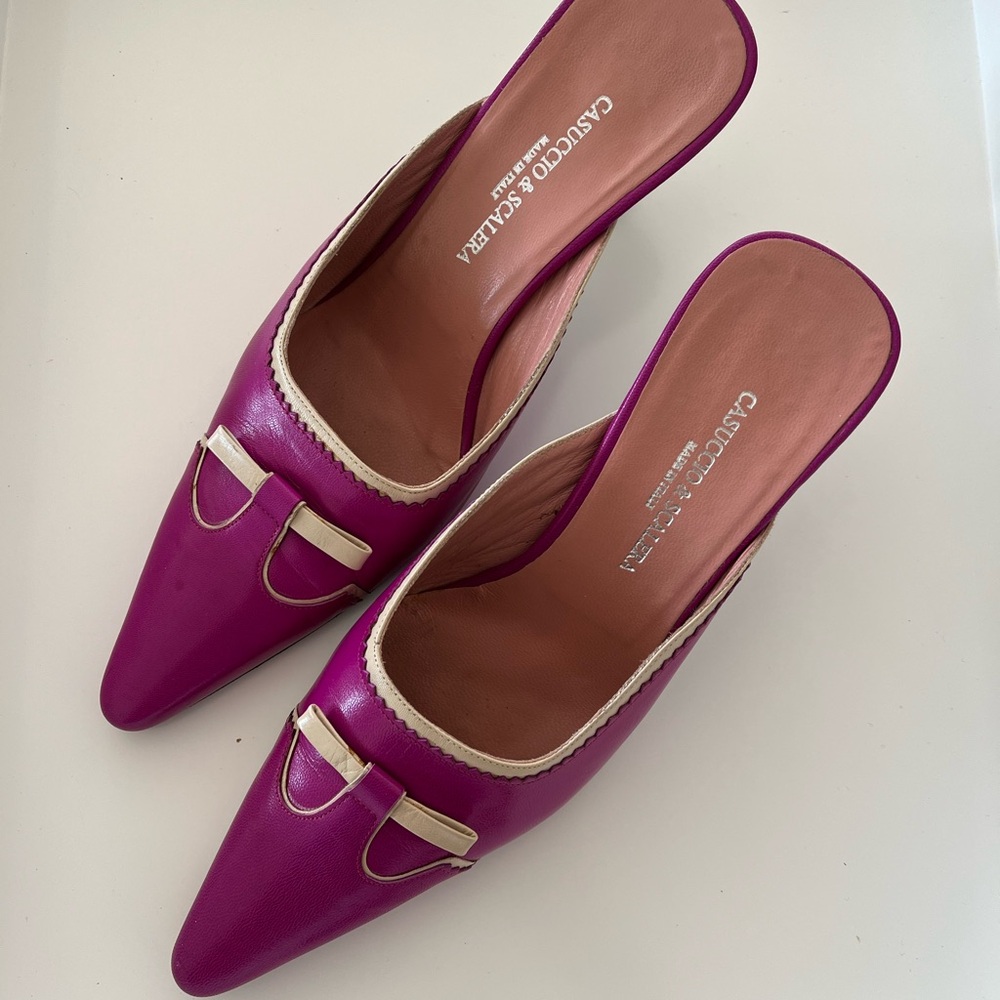MADE IN ITALY 🇮🇹 spectator mules, magenta with cream detail. Size 39, 3” heel